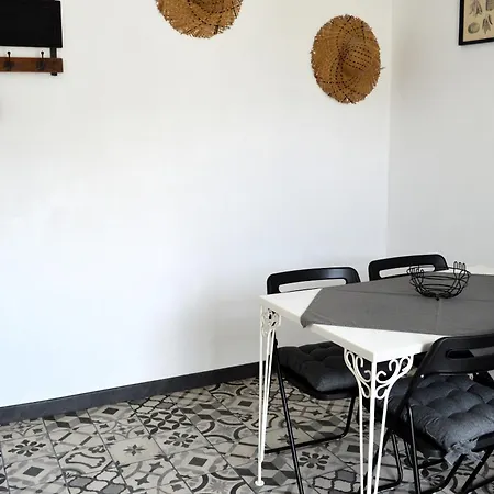 La Petite Marie-b, Terrasse, Plages à 250m Casa de Férias