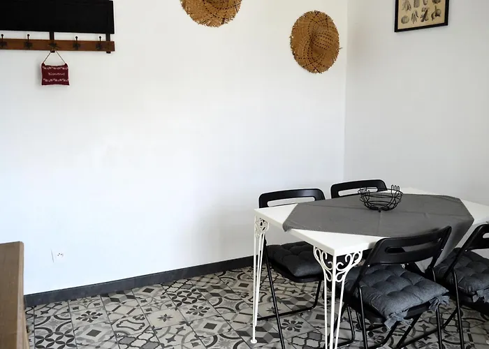 La Petite Marie-b, Terrasse, Plages à 250m Casa de Férias